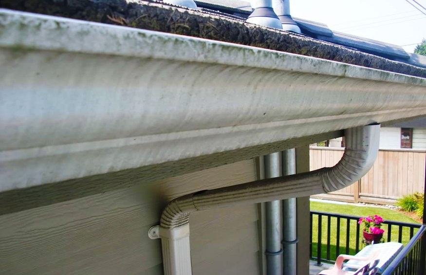How to Remove Gutter Stripes From Your Gutters